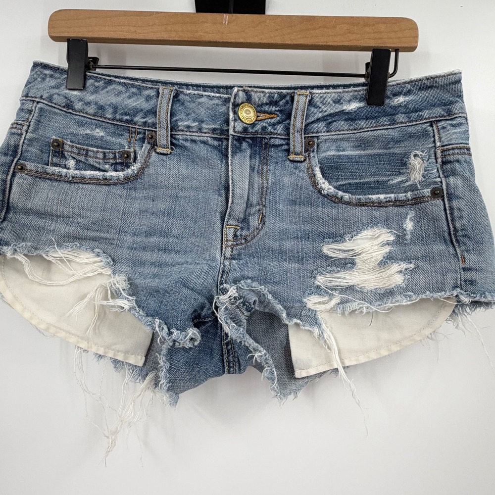American Eagle Y2K Distressed Denim Cut Off Shorts Medium Wash Women 4 Low Rise
